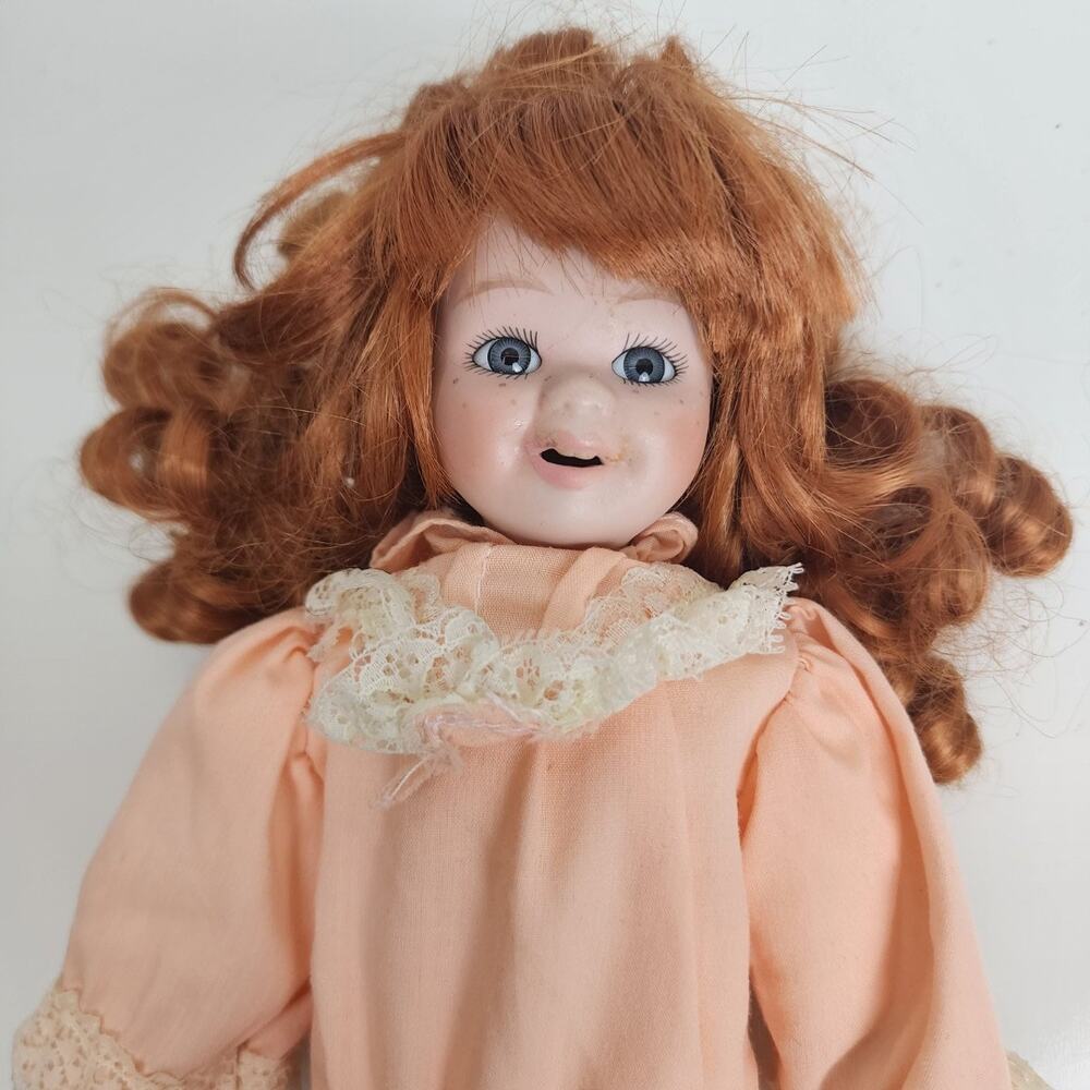 VTG Brinn's Collectible 1989 Mandy Red Hair Freckles Peach Dress Porcelain Doll